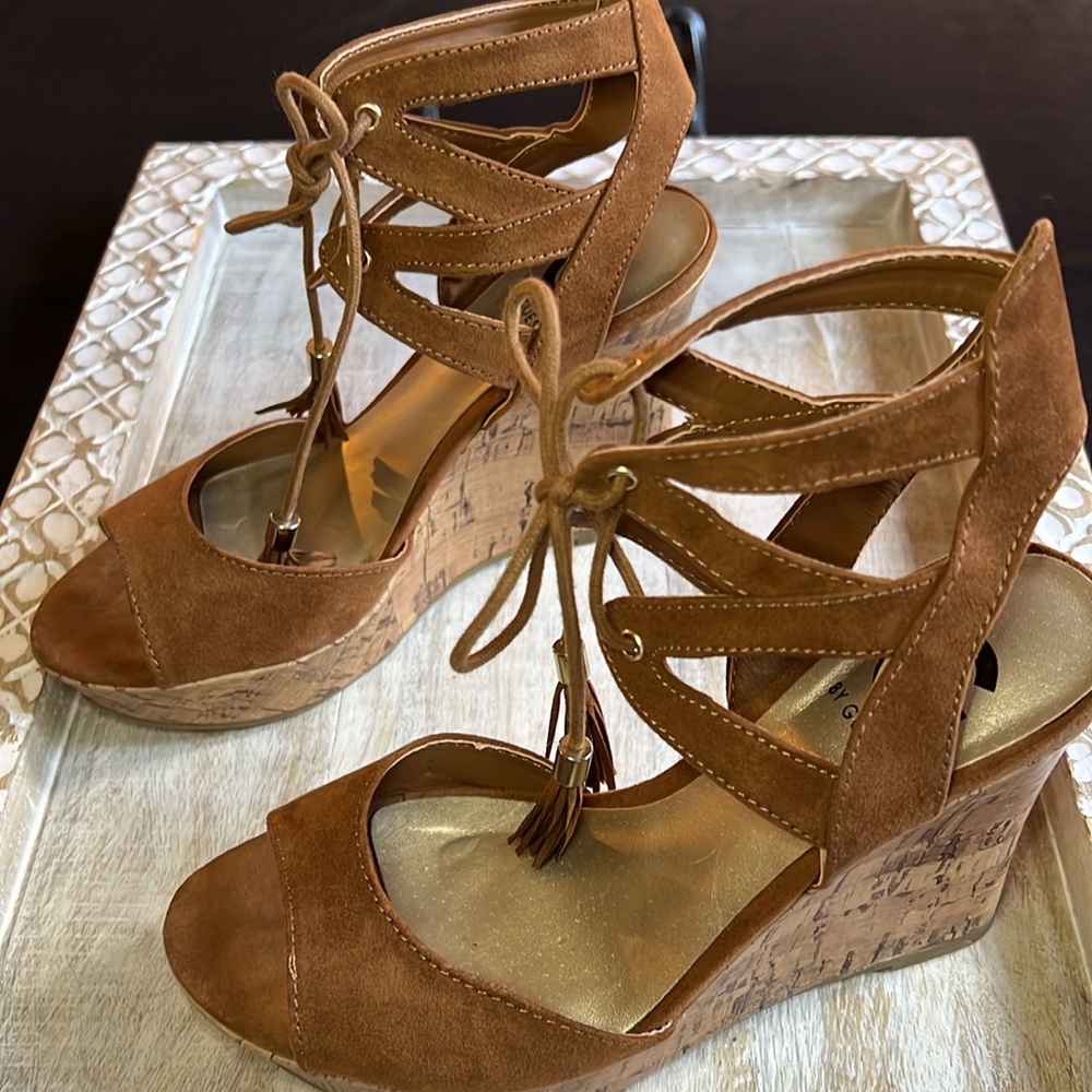 G BY GUESS Ankle lace up wedge Color is Chestnut Brown size 6 1/2M Brand New! - Picture 2 of 8